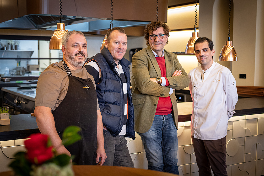 Juan Aranda, Pablo González Conejero, Iñigo y Pedro Ortega, en el restaurante.
